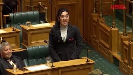 Nuova Zelanda, la Haka dei deputati maori in parlamento per protesta