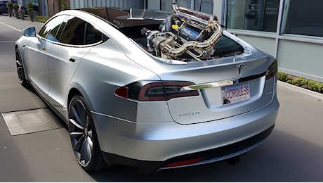Installa un motore Diesel sulla Tesla, l’esperimento che sorprende