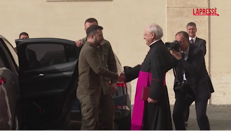 VIDEO Ucraina, Zelensky arriva in Vaticano per incontrare il Papa