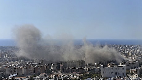 Colpito quartier generale Hezbollah vicino Beirut, Israele verso raid su centri petroliferi iraniani