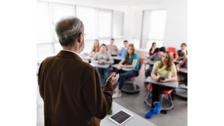 Sesso con tre studenti. Condannato professore di 37 anni