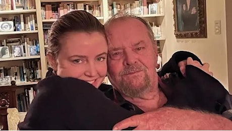 Jack Nicholson compare sui social in una rara immagine postata dalla figlia a Natale