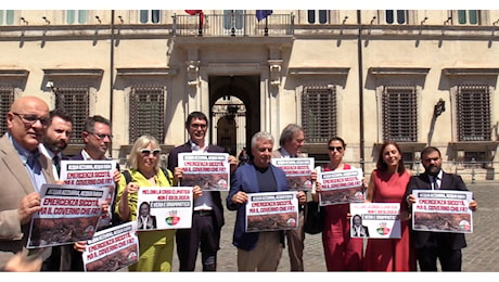 Siccità, la protesta di Bonelli e Fratoianni davanti a Palazzo Chigi: “In Sicilia manca l’acqua, la situazione è disastrosa ma Meloni tace”
