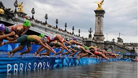 Dalle infezioni alle dermatiti, tutti i rischi dei bagni nella Senna alle Olimpiadi