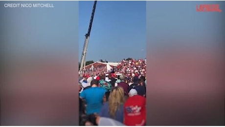 Caos e urla tra la folla dopo gli spari a Trump al comizio