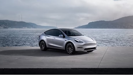 Tesla Model Y Juniper: in arrivo nel 2025 con una versione a sei posti