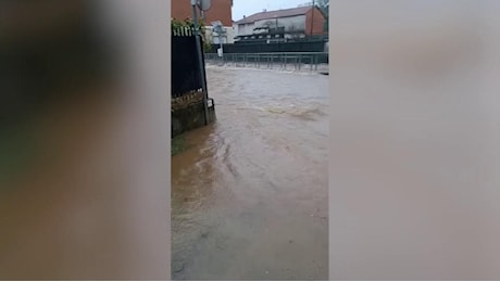 Maltempo in Piemonte, la Stura di Lanzo allaga le strade di Cafasse