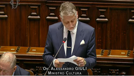 Giuli alla Camera, il neo ministro alla Cultura risponde al question time: «Non sono offeso dalle scelte di Sangiuliano