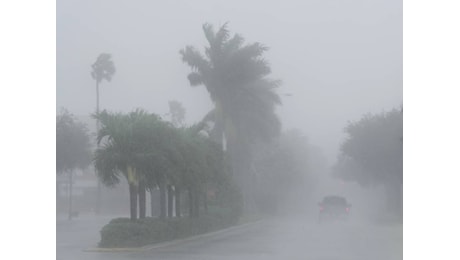 Raffiche di vento a 210km/h, cancellati 3.000 voli: La tempesta del secolo arriva in Florida