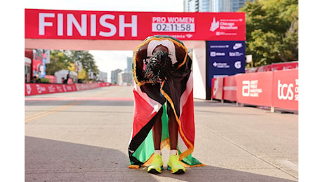 La keniana Chepngetich abbassa il record del mondo di maratona di due secondi