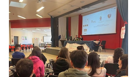Contrasto all’illegalità, l’Arma dei Carabinieri incontra gli alunni dell’Istituto “Euclide” di Bova Marina