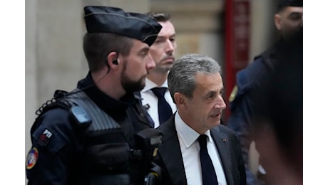 L’ex presidente Sarkozy condannato a tre anni per corruzione