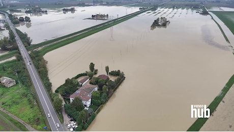 Maltempo Emilia Romagna, i campi diventano laghi: il drone su San Giovanni in Persiceto