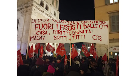 BRESCIA: IMPONENTE RISPOSTA ANTIFASCISTA CONTRO LE PROVOCAZIONI FASCISTE. MIGLIAIA LE PERSONE PRESENTI. CORTEO SPONTANEO DI MASSA VERSO LA STAZIONE FS.