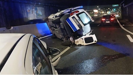 Roma, tre vigili urbani investiti da un'auto mentre rilevavano un incidente in via Tiburtina. Uno è in gravi condizioni