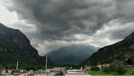 L'arrivo della tempesta che ha messo in ginocchio Canavese e Valle d'Aosta vista dal drone