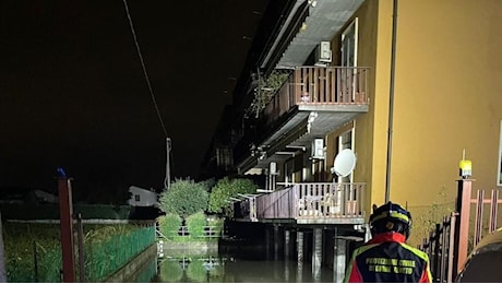 Maltempo in Veneto, le piogge nella notte ingrossano i fiumi: esondano Tergola, Piovego e Avenale. Allagamenti a Castelfranco