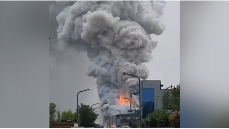 Vasto incendio in una fabbrica di batterie al litio in Corea del Sud: decine di morti