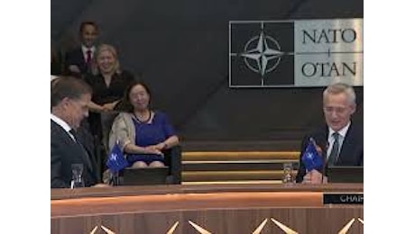 VIDEO: Il passaggio di consegne tra Stoltenberg e Rutte alla guida della Nato