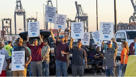 Non basta l'aumento del 50%: i portuali incrociano le braccia e bloccano mezza America