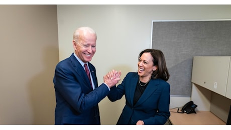Usa 2024, Joe Biden verso il passo indietro, sondaggio dello staff ai donatori: Accettereste Kamala Harris come candidata?