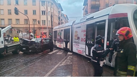 Incidente alla tramvia, viale Rosselli rimarrà chiuso per alcune ore