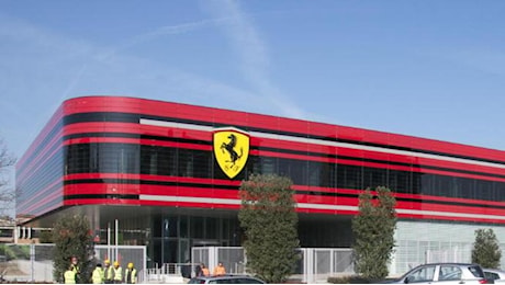 Ferrari, l'utile sale a 375 milioni ma alla Borsa non basta: -4% a Piazza Affari