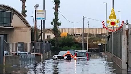 Maltempo in Italia oggi in diretta | Allerta arancione in cinque regioni: un morto nel Bolognese, convocato il Comitato operativo della Protezione Civile