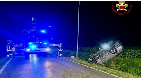 Perde il controllo dell'auto e finisce nel fossato, morto 39enne: inutili i soccorsi