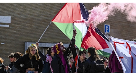 Corteo pro Palestina Roma, 1500 agenti per reprimere le manifestazioni, controlli in autostrada e sui treni, attesi in 40mila