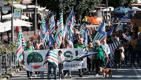 Verbania, il corteo dei lavoratori della fabbrica di cioccolato destinata a chiudere