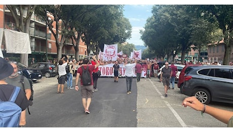 Torino, 10.000 tifosi in protesta contro la proprietà | VIDEO