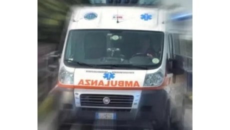 Scontro frontale nella notte: due feriti gravi a causa di un'auto contromano