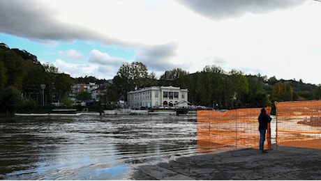 Maltempo Piemonte, esonda il Po nel centro di Torino. A rischio i fiumi in tutta la regione. Cresce il lago Maggiore