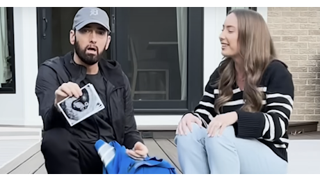 Eminem diventa nonno: l’annuncio con la figlia Hailie nel video della canzone “Temporary”