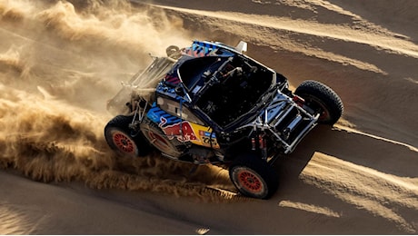 Dakar: auto irrecuperabile, Carlos Sainz costretto al ritiro