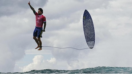 L'uomo volante della foto dell'anno: chi è Gabriel Medina, il dio del surf