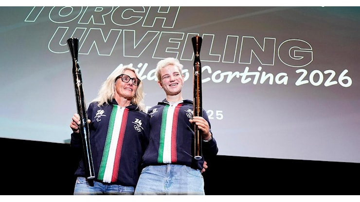 Stefania Belmondo e Bebe Vio svelano le torce olimpiche di Milano-Cortina 2026 - RaiNews Stefania Belmondo e Bebe Vio svelano le torce olimpiche di Milano-Cortina 2026 - RaiNews