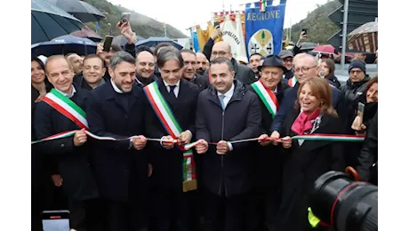 Gallico-Gambarie, questa mattina l’inaugurazione sotto la pioggia ma il maltempo non ha rovinato la festa