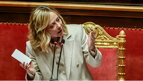 Meloni, lo show è al Senato. Scintille con il Pd, 5 stelle furiosi