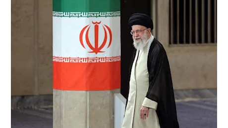 Iran, Khamenei: “Tutti i musulmani si schierino con Hezbollah”