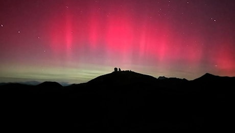 Dal lago di Garda a quello di Como: l’aurora boreale colora i cieli della Lombardia