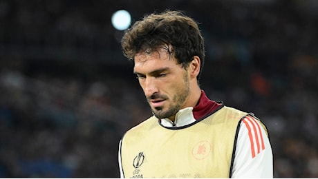 Perché Hummels non ha ancora giocato nella Roma: solo un lungo riscaldamento contro la Dinamo Kiev