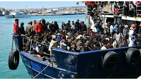 Migranti, giudice di Catania annulla 5 trattenimenti (da Egitto e Bangladesh). Un altro gruppo verso il trasferimento in Albania