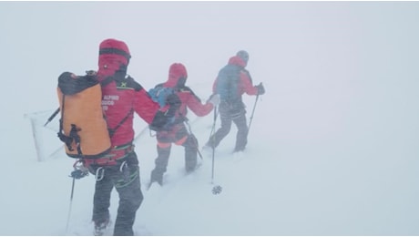 Due alpinisti dispersi sul Gran Sasso, anche 11 soccorritori bloccati nel rifugio