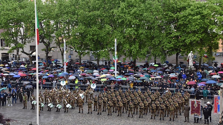 L’ora delle penne nere a Biella: l’alzabandiera dà il via all’Adunata degli Alpini - La Stampa L’ora delle penne nere a Biella: l’alzabandiera dà il via all’Adunata degli Alpini - La Stampa