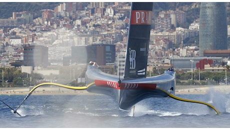 Luna Rossa squalificata contro Alinghi prima della partenza, cosa è successo. Poi il ko contro Ineos Britannia