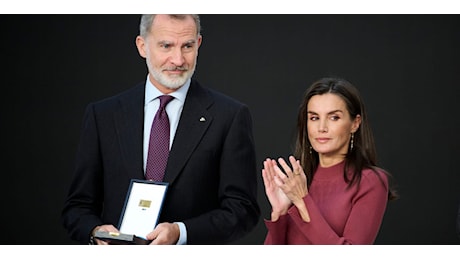 Tutti i segreti dietro ai nuovi ritratti di Letizia e Felipe di Spagna firmati Annie Leibovitz