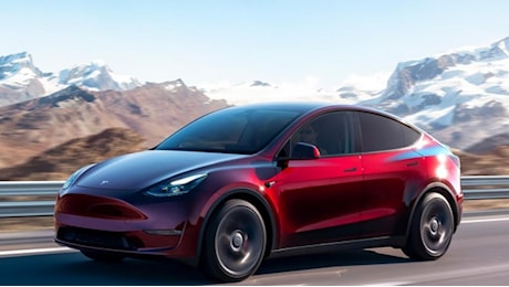 Tesla, nel 2024 vendite in calo per la prima volta. Ma in Borsa vale più della somma di tutte le case europee