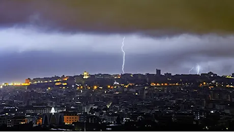 Tempesta di fulmini su Cagliari: le incredibili immagini